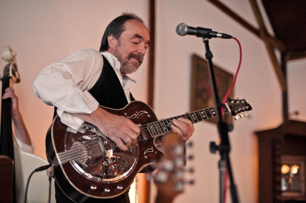 Wolfgang at the resonator guitar